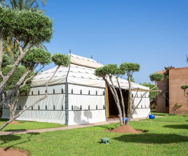 salle à manger intérieure extérieure tente caidale